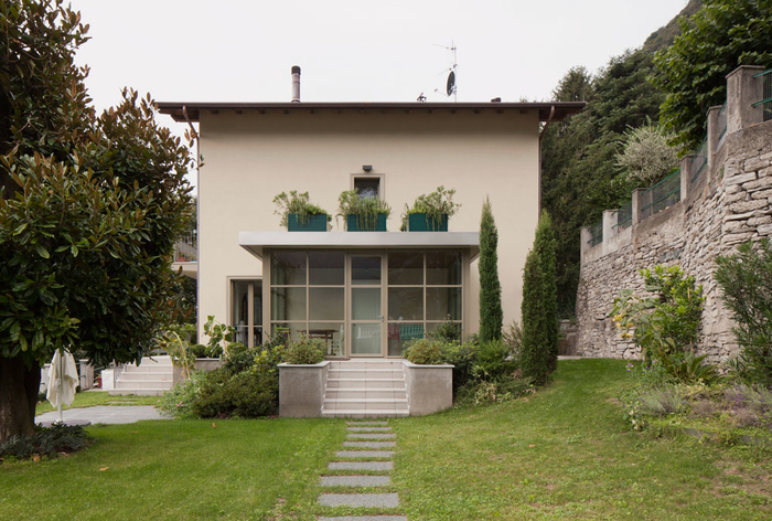 Visuale frontale della casa